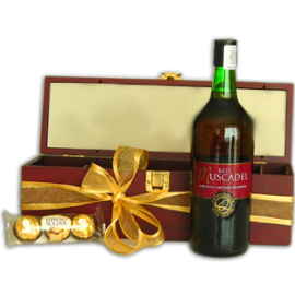 Dessert Wine and Gourmet Chocolate Gift Set