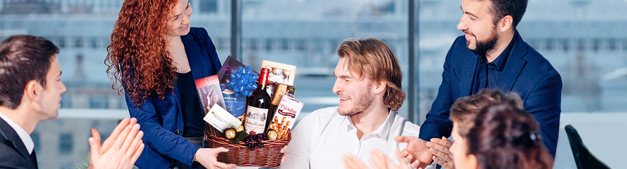 Su logotipo en sus regalos corporativos en Drinkable Gifts.